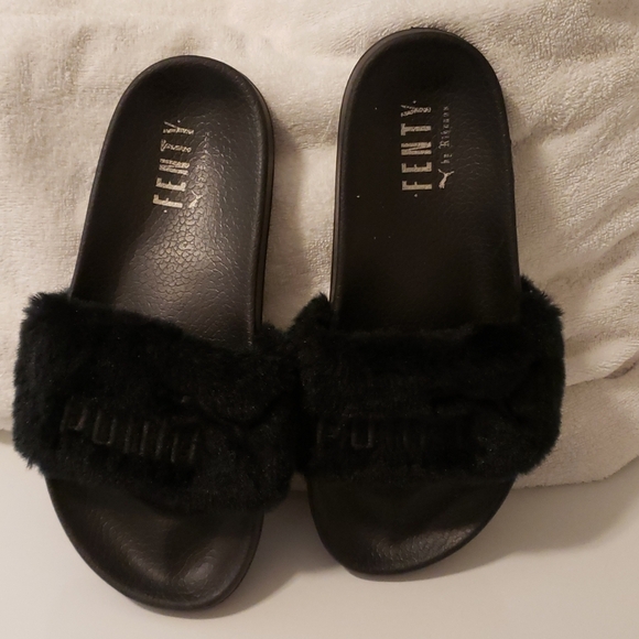 FENTY  Puma slides size 6.5 - Picture 4 of 12